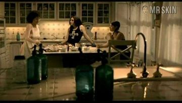 babysitting-himmel2-large-3.jpg?quality=80&width=360&s=bf8d4dc15ff207a68dc588d4a20982f22306dfcf7fc6b6ab9b13b7d4984c9c90